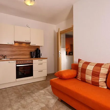 Zell Apartment *